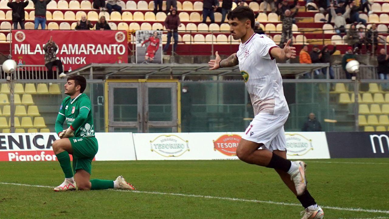 L’esultanza di Malva dopo il gol col Terranuova Traiana (foto Franco Silvi)