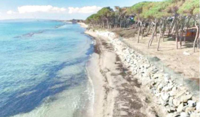 
	La vista del tratto di spiaggia da Baia Toscana a Torre Mozza

