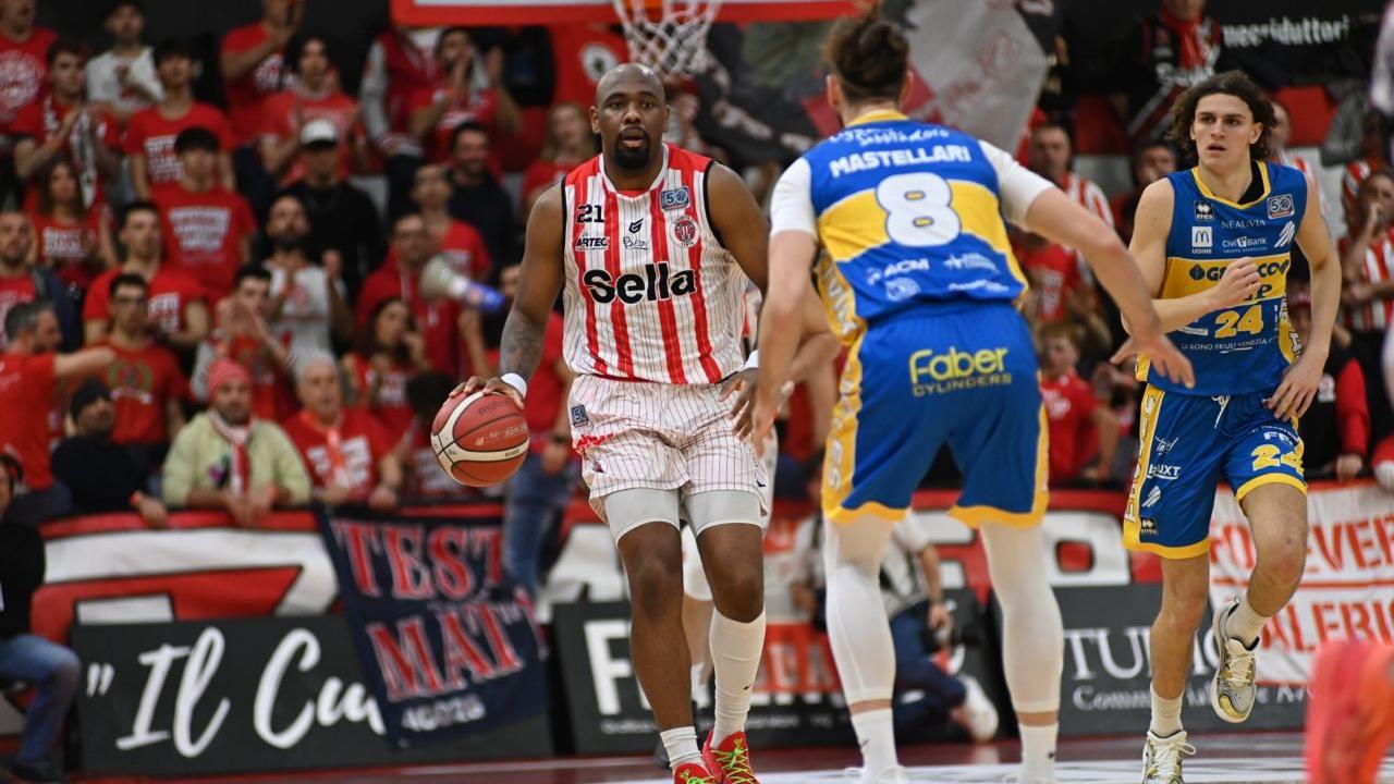 Basket, Cividale ha due marce in più e Cento può solo limitare i danni