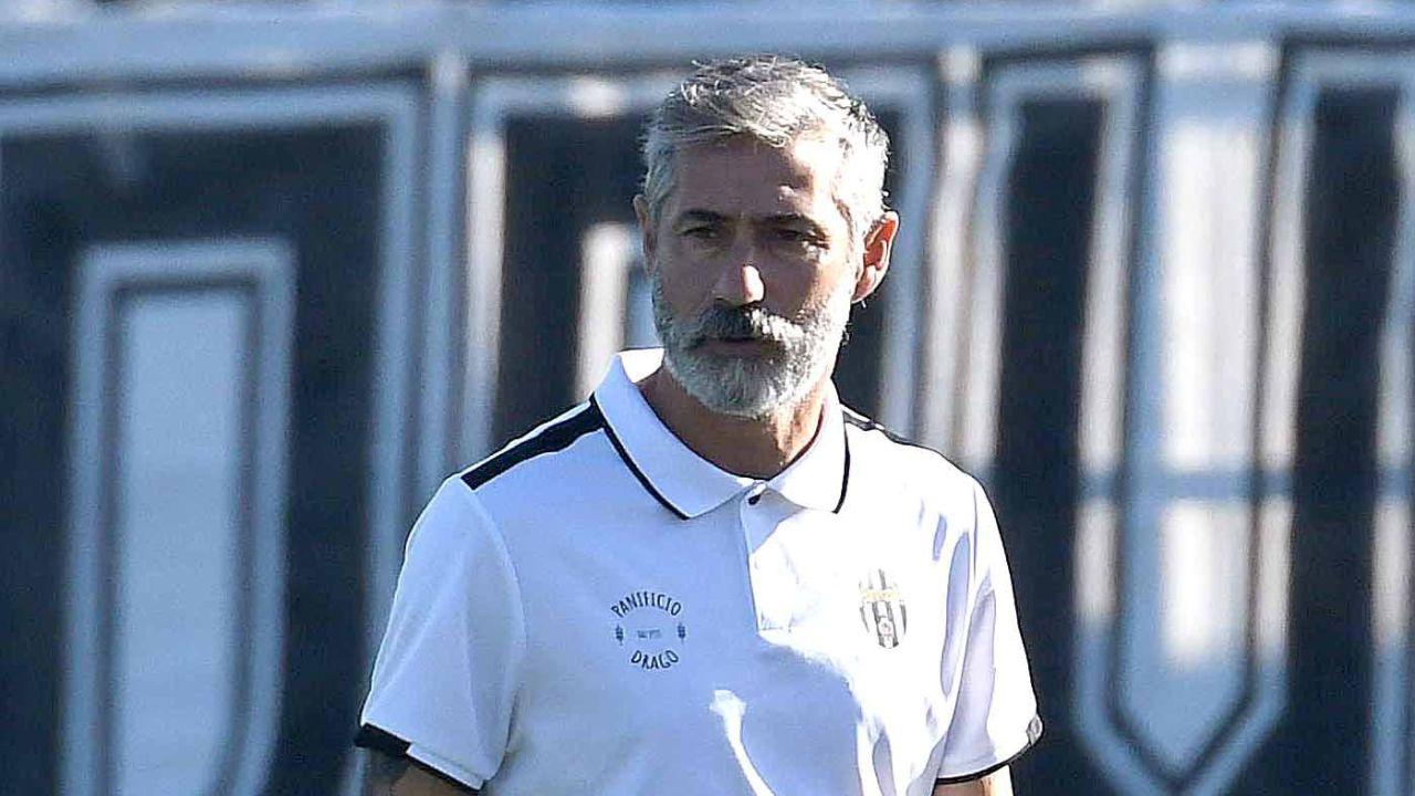 Il mister bianconero Massimiliano Pisciotta