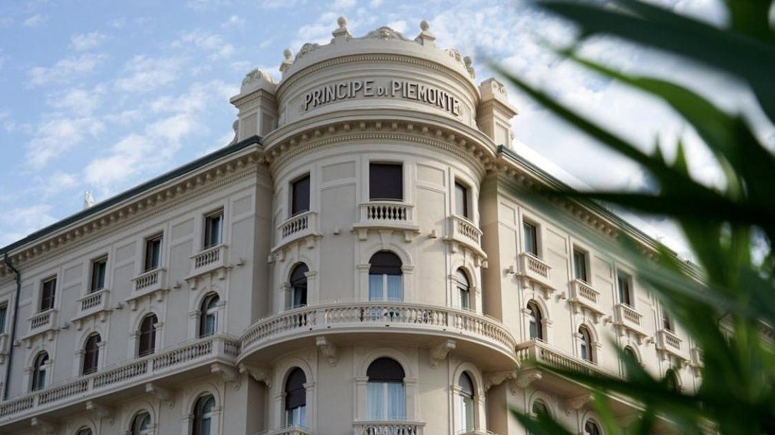 Principe di Piemonte, delegazione di militari dal Qatar prenota 57 suite su 80: il motivo della trasferta