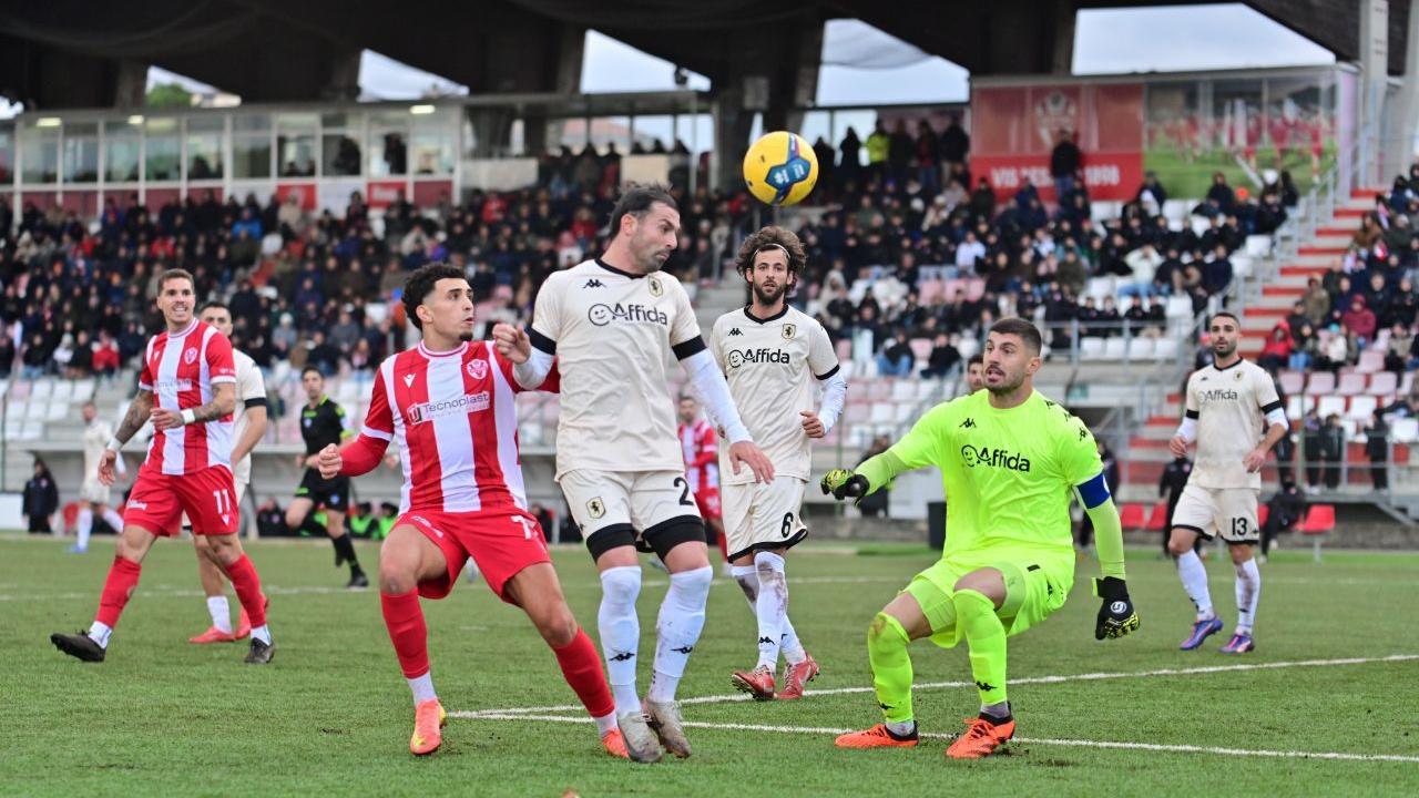 Lucchese ribaltata dalla Vis Pesaro