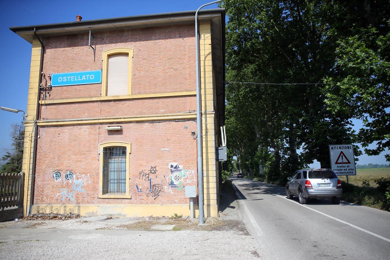 Fermano la corriera per vendere la droga e minacciano gli autisti sulla Ferrara-Codigoro