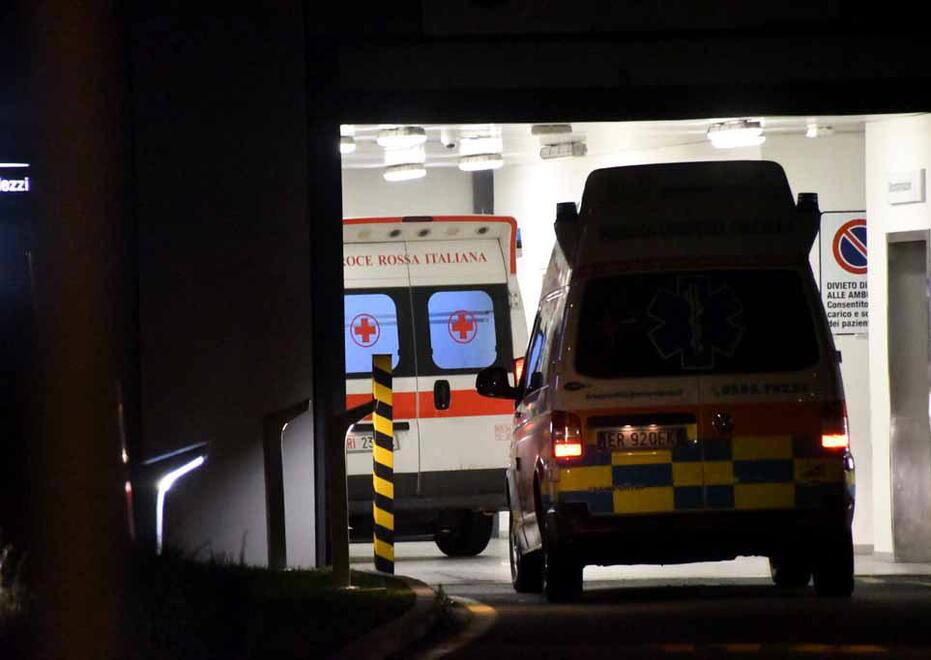 Massa, prende a calci due infermiere: 36enne finisce in carcere