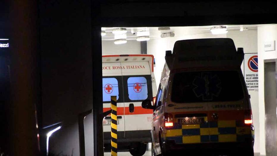 Massa, prende a calci due infermiere: 36enne finisce in carcere