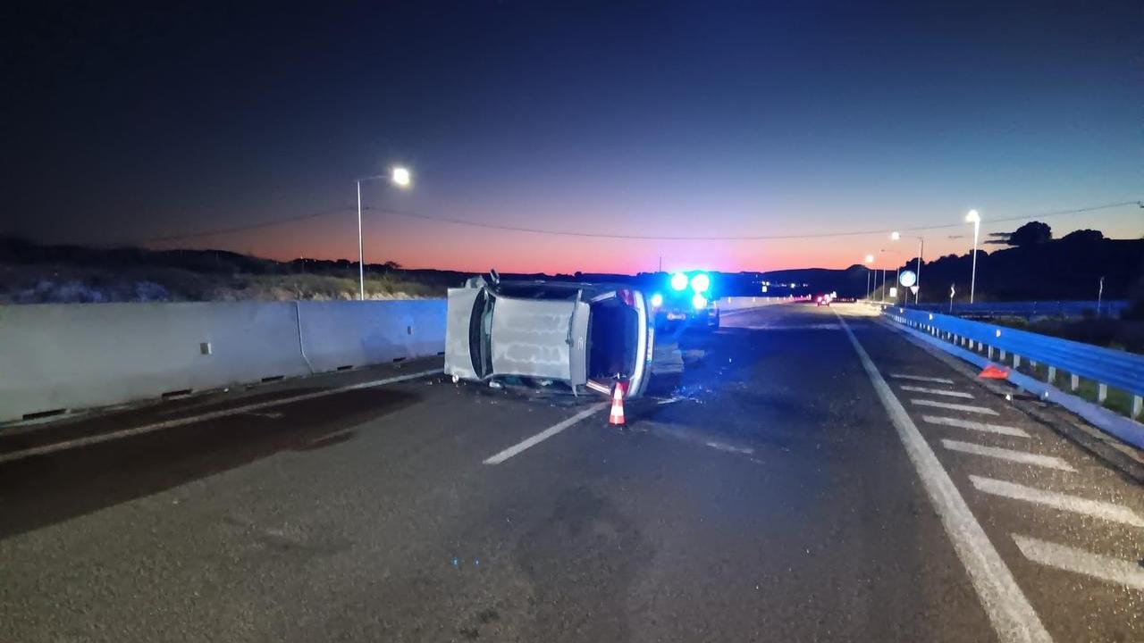 Si ribalta con l’auto sulla Olbia-Sassari, grave una 71enne