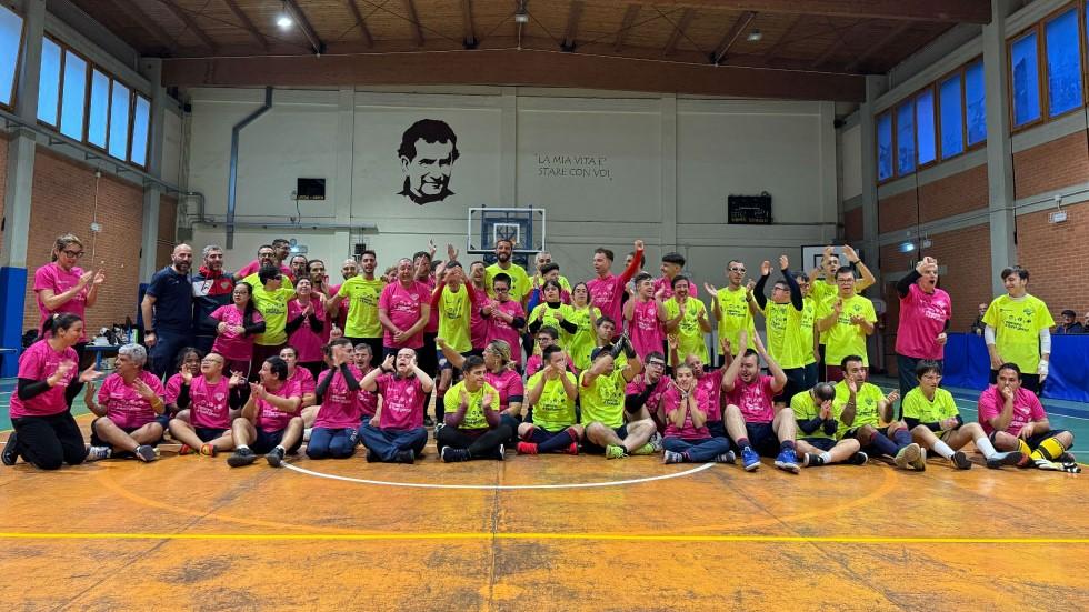 Il Cagliari e Pavoletti in campo per l’inclusione. “Nessuno è in fuori gioco”