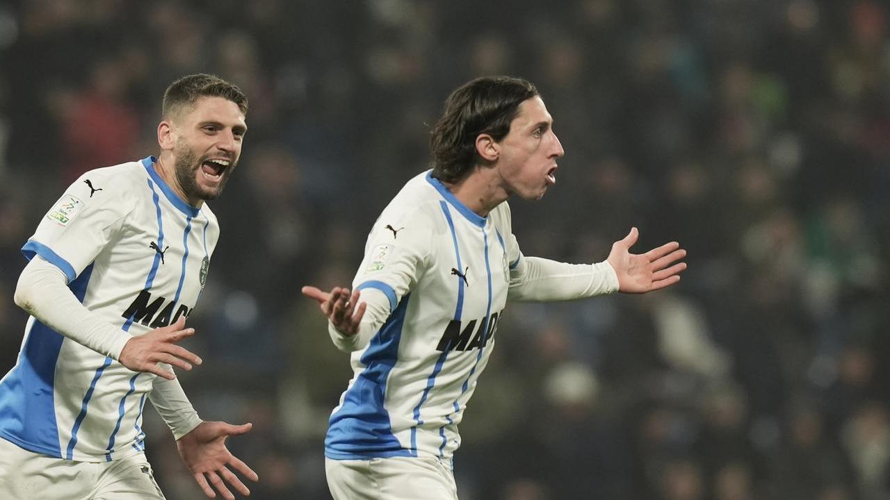 L'esultanza di Mulattieri e Berardi dopo il gol del 2-0