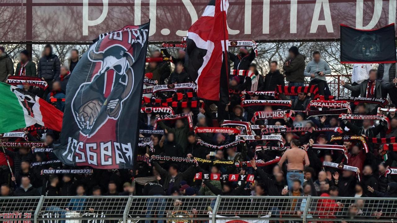 Tifosi della Lucchese (foto d'archivio)