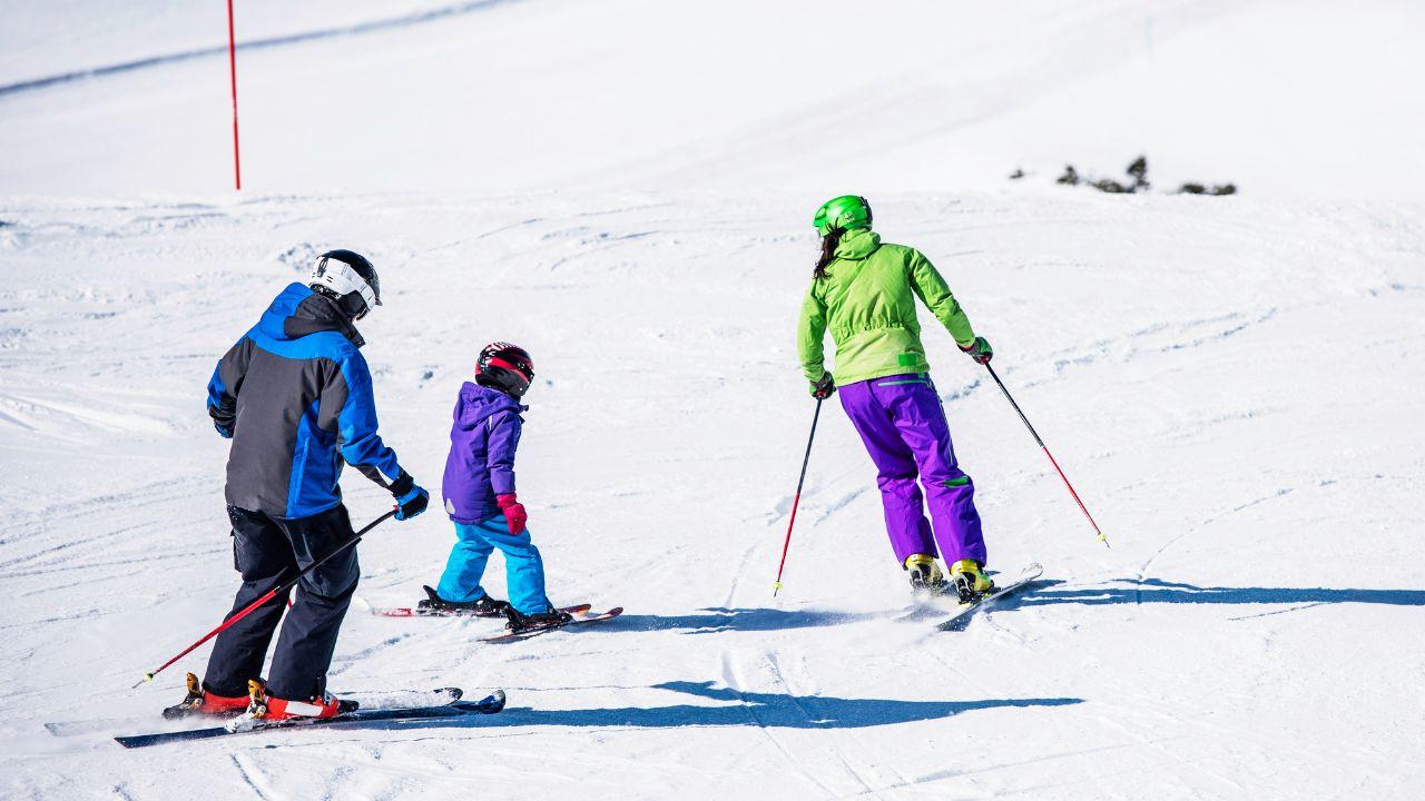 
	Una famiglia in vacanza sulla neve

