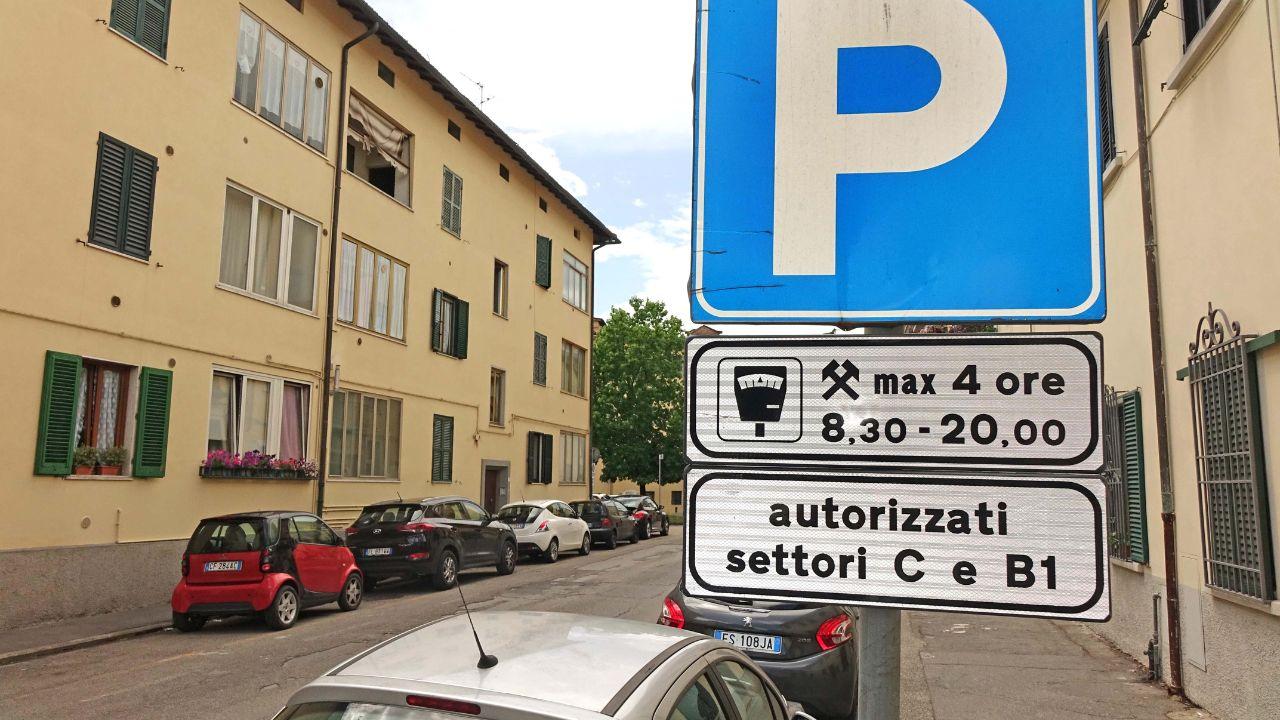 La sosta a pagamento nelle vie all’interno della terza cerchia di mura scatterà solo dopo quindici minuti