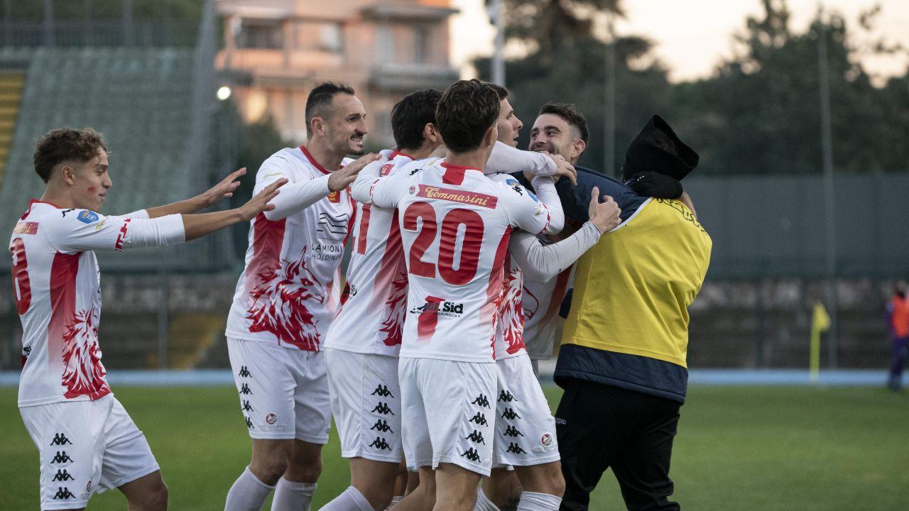 Addiego Mobilio esulta dopo il gol  (foto Agenzia Bf)