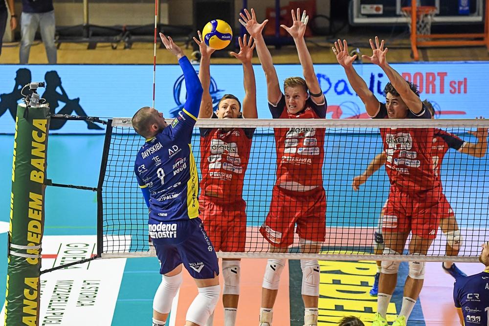 
	Davyskiba attacca contro il muro tarantino

