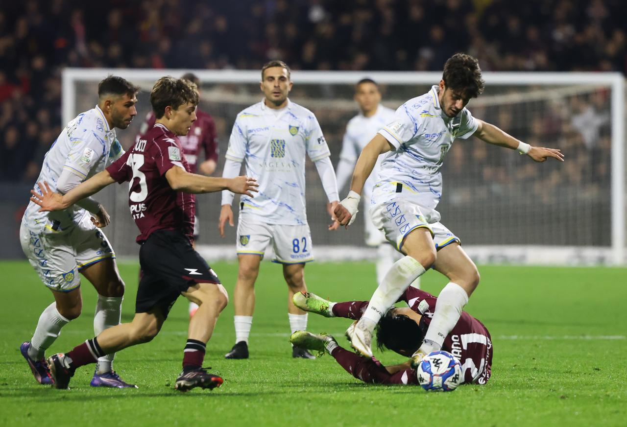Carrarese, che batosta: la Salernitana scatenata vince 4-1