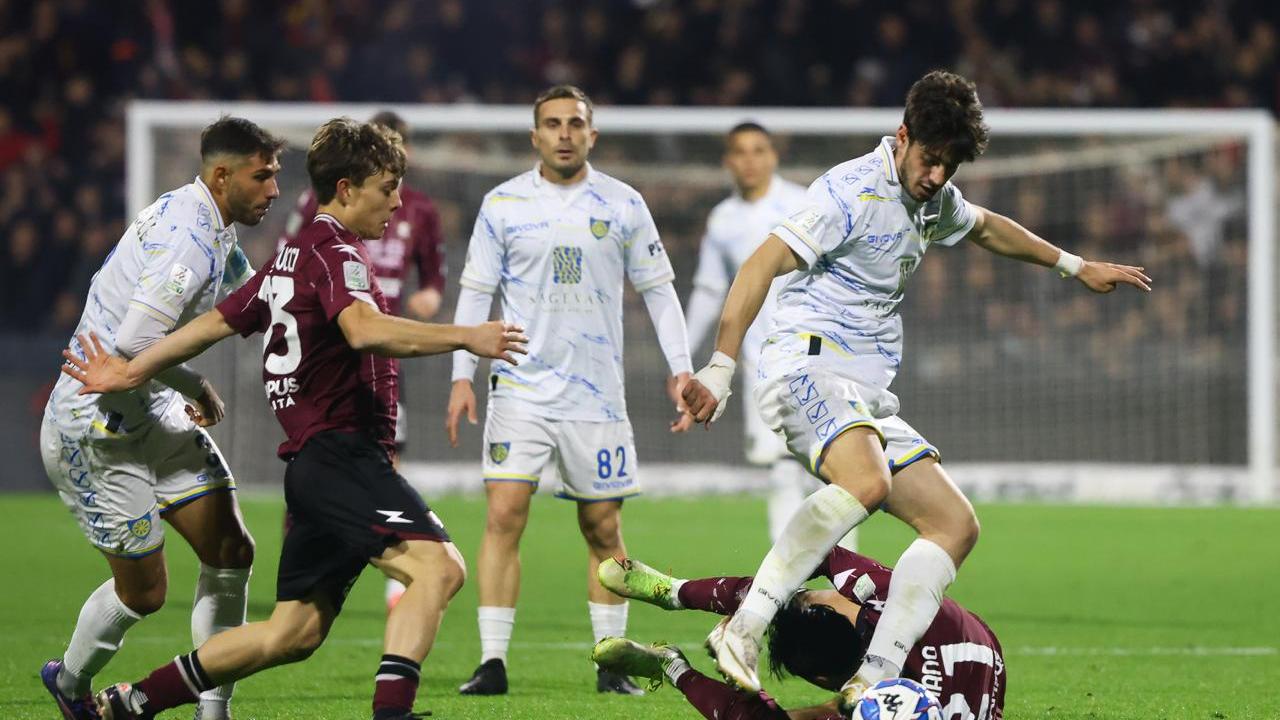 Carrarese, che batosta: la Salernitana scatenata vince 4-1