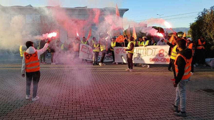 Prato, dilaga il sistema delle aziende "chiudi e apri": come funziona il trucco per fregare i lavoratori