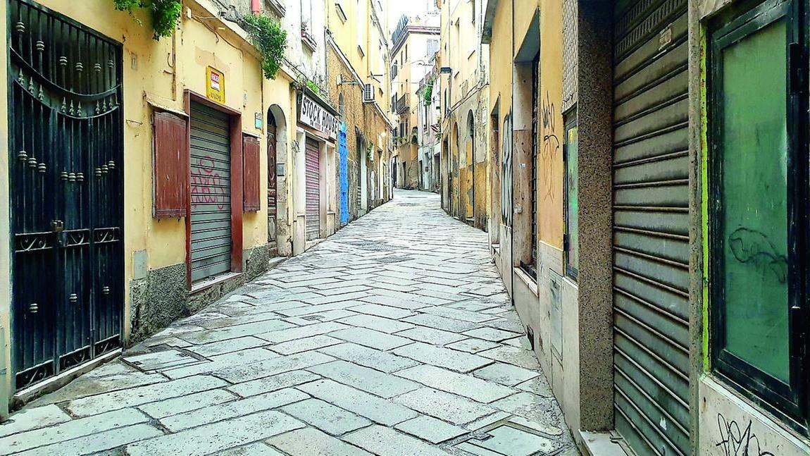 Passamontagna e coltello, il rapinatore colpisce due volte