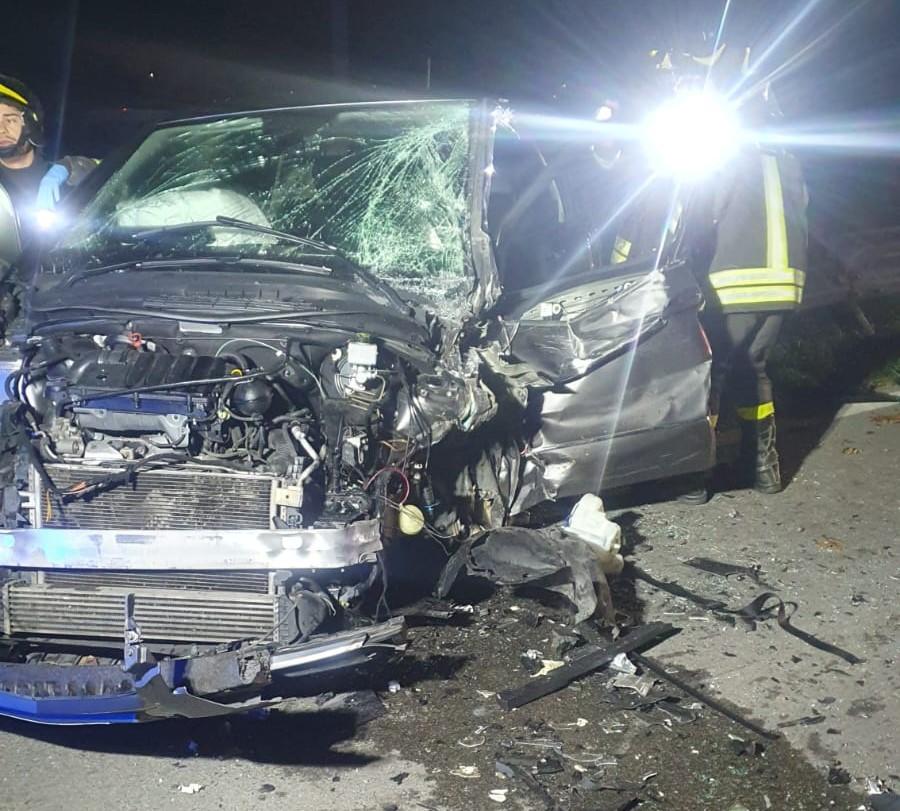 Provoca l’incidente a Ponte Rodoni, scappa e sparisce nel nulla