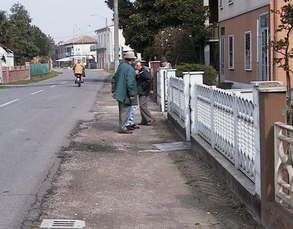 Marciapiedi e parcheggi Così Sandolo cambia volto 