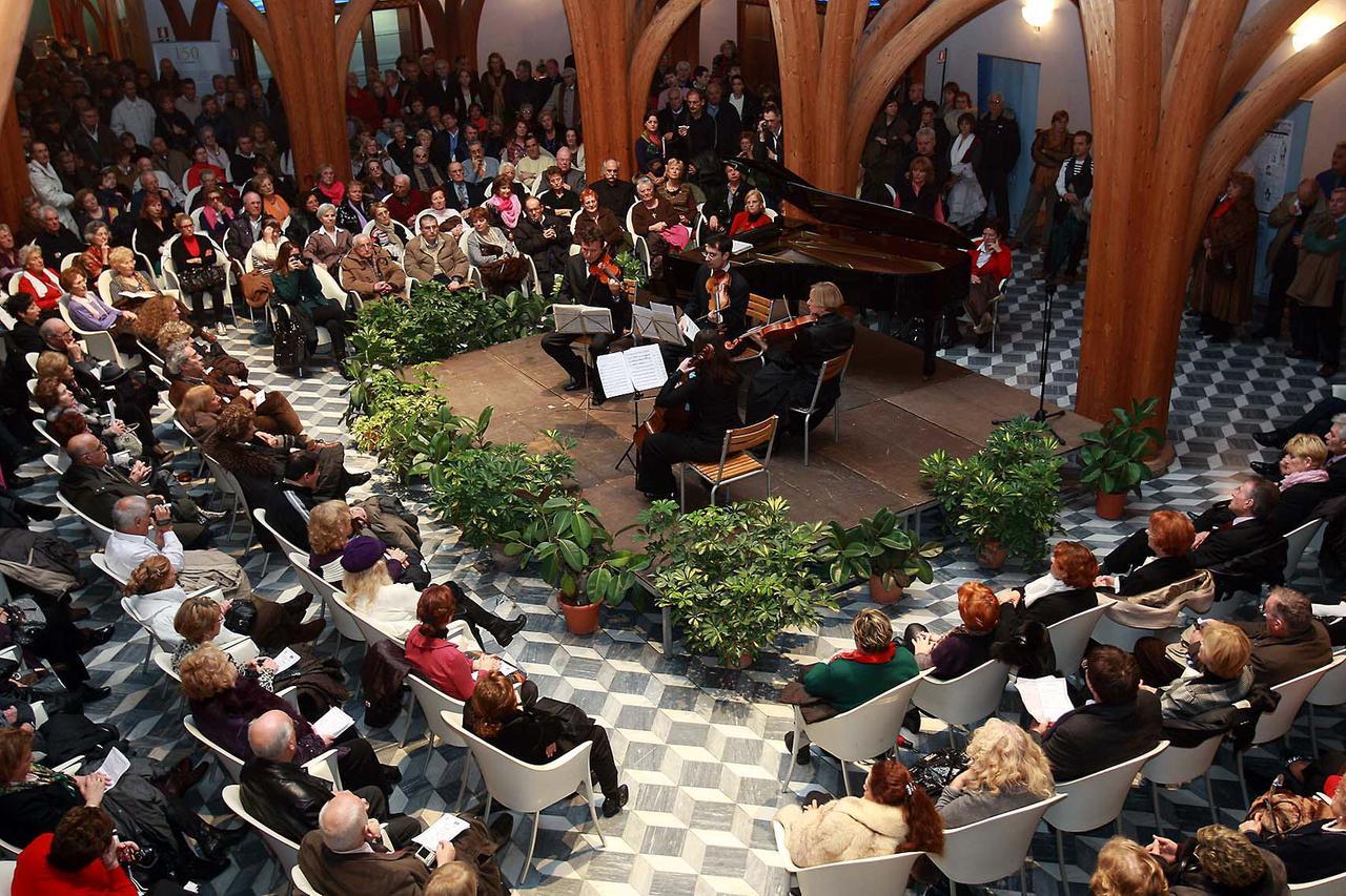 
	Un incontro nel salone Portoghesi

