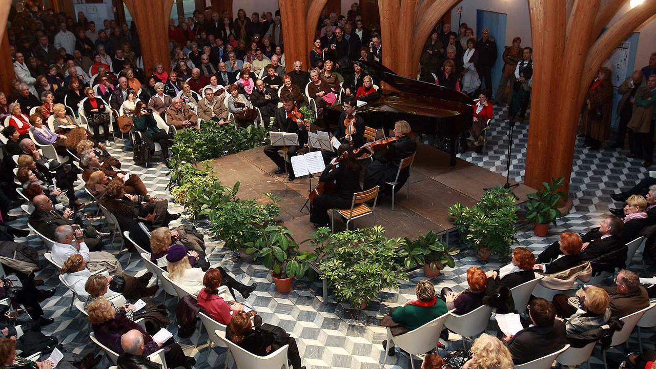 Un incontro nel salone Portoghesi