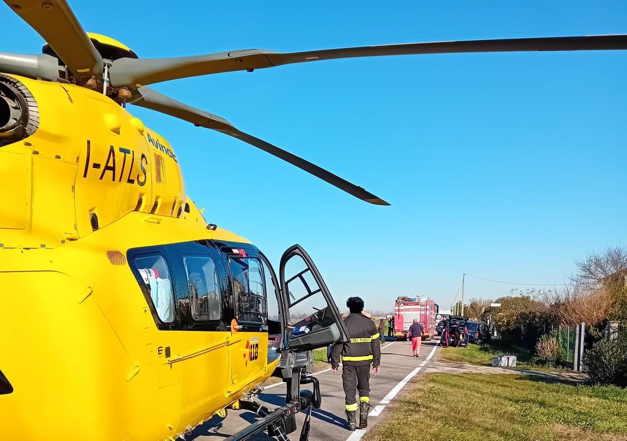 Schianto a Bosco Mesola, grave una donna