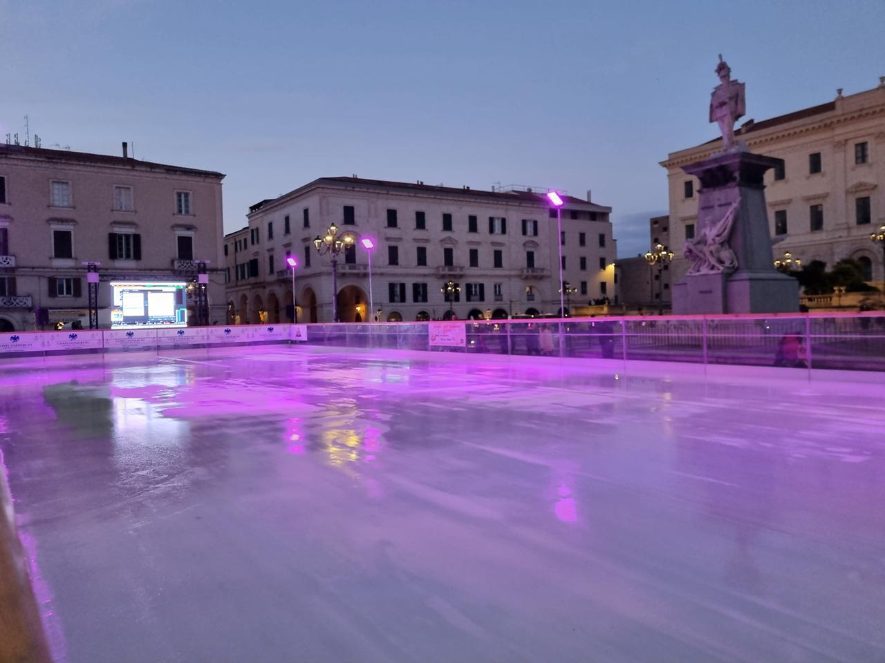 
	La pista di pattinaggio in piazza d'Italia

