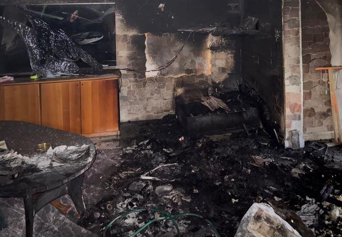 Gavello, stufa elettrica cade sul tappeto: casa rischia di andare a fuoco