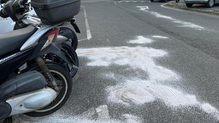 Livorno, auto contro scooter in via Pigli: soccorso un 21enne<br>
