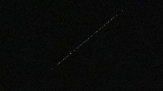 Oggi 2 dicembre la costellazione di satelliti Starlink di Elon Musk visibile dall’isola: ecco a che ora e come vederla