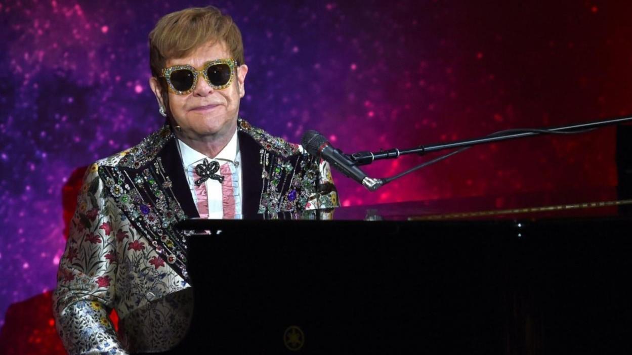 Elton John, la triste rivelazione: «Ho perso la vista»