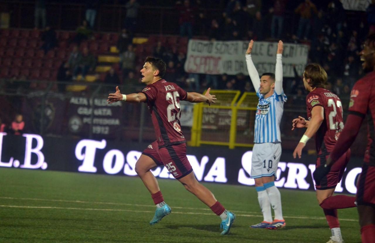 
	Esultanza per un gol del Pontedera (foto Mattonai/Silvi)

