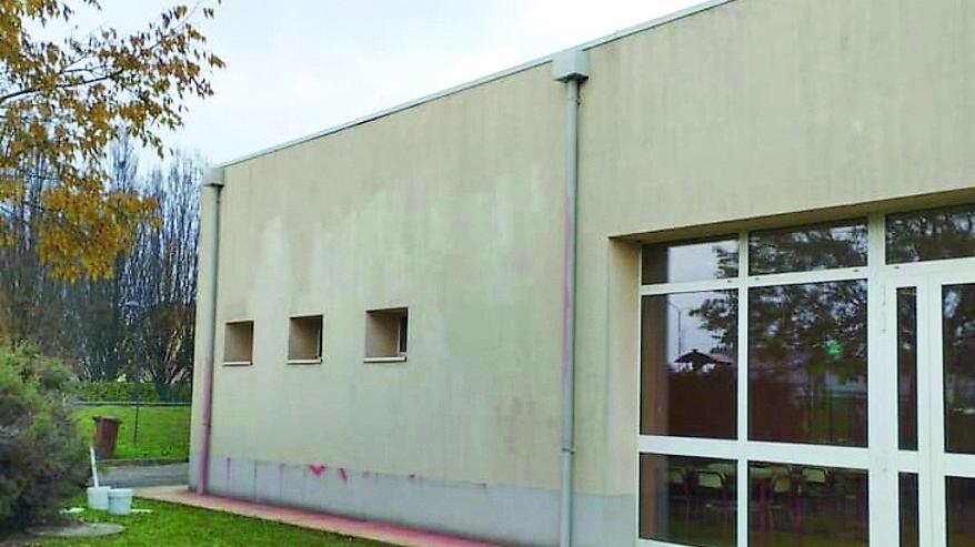 Il sindaco Accorsi nella gogna social dei no vax dopo la pulizia dei graffiti a Penzale