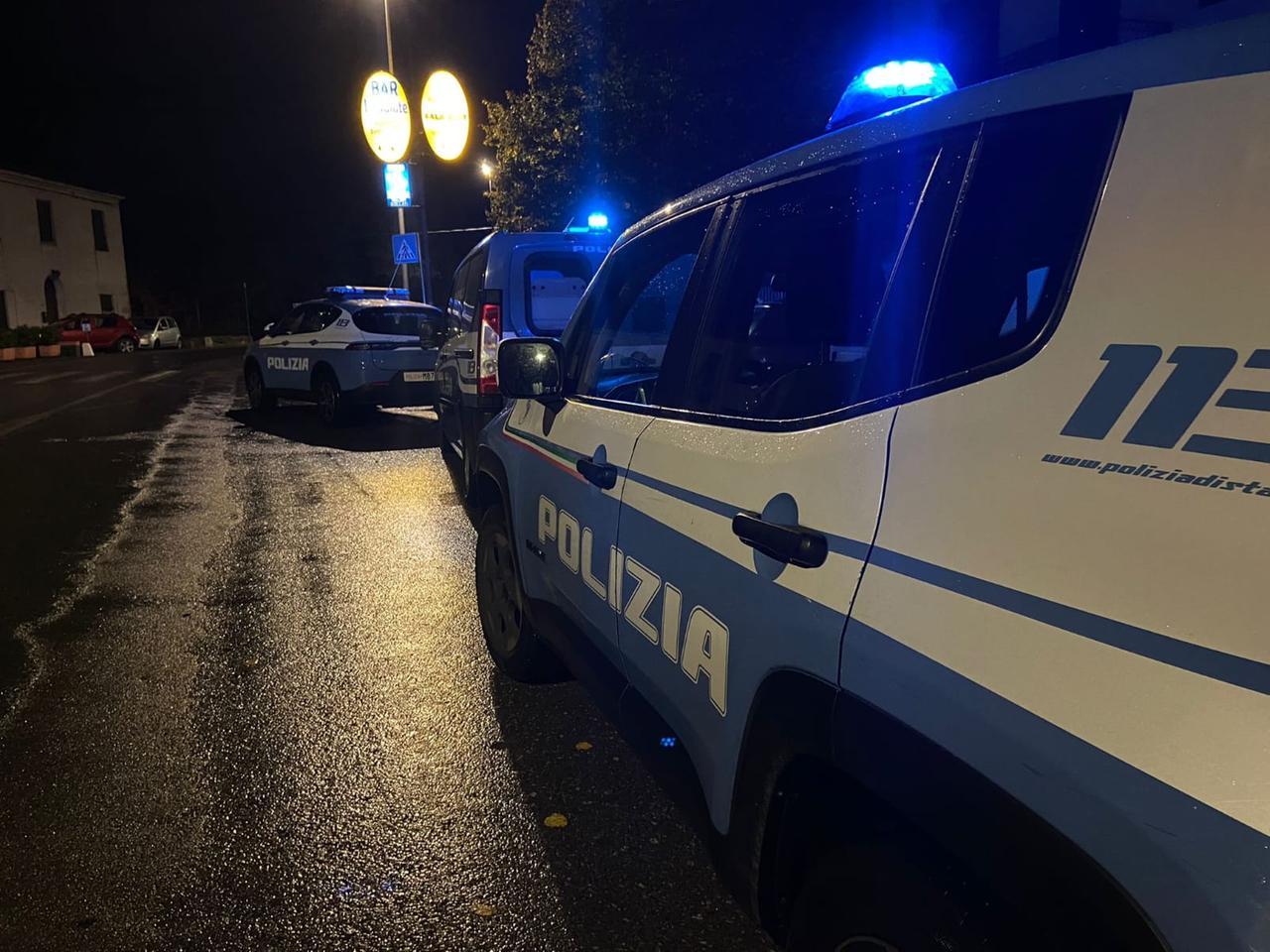 Lucca, testata contro un poliziotto per il 15enne in carcere accusato di tentato omicidio