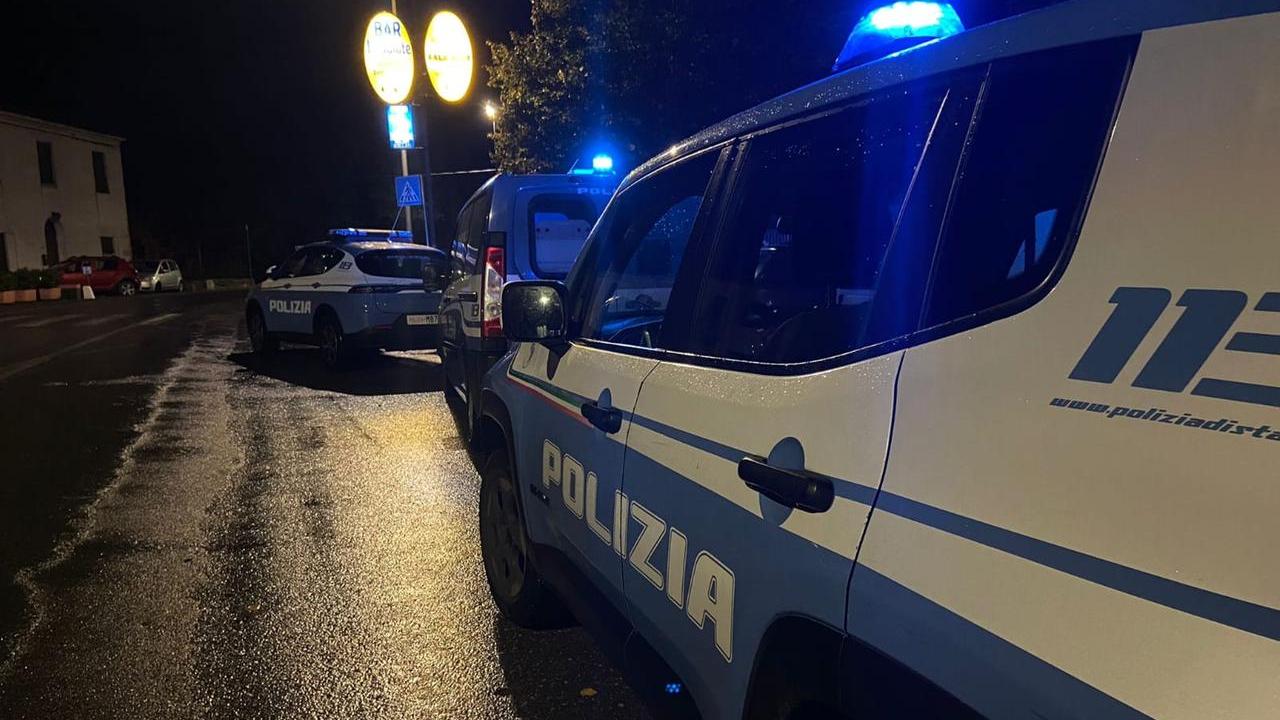 Lucca, testata contro un poliziotto per il 15enne in carcere accusato di tentato omicidio