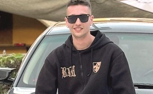 L’autista che ha salvato la donna: «Era a cavalcioni su di lei, la picchiava: mi sono messo in mezzo»