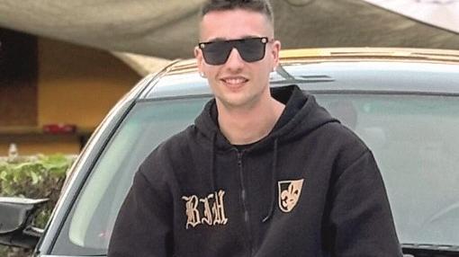 L’autista che ha salvato la donna: «Era a cavalcioni su di lei, la picchiava: mi sono messo in mezzo»