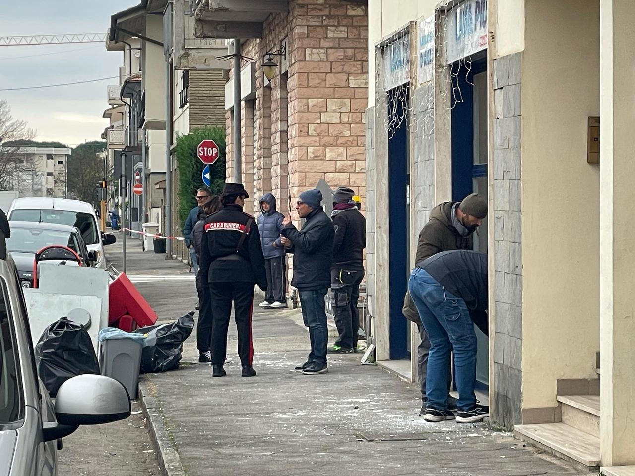 Empoli, si barrica in una lavanderia dopo un tentato furto – Video