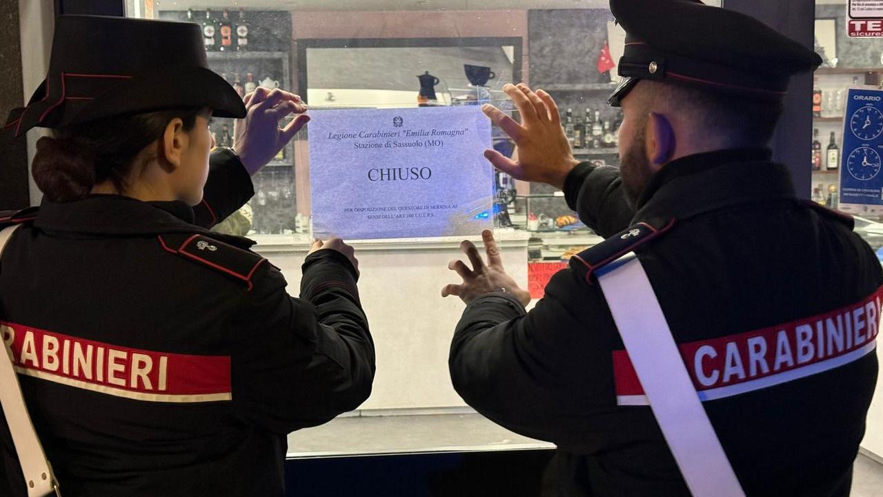 Risse e brutte frequentazioni, i carabinieri chiudono un bar di Sassuolo
