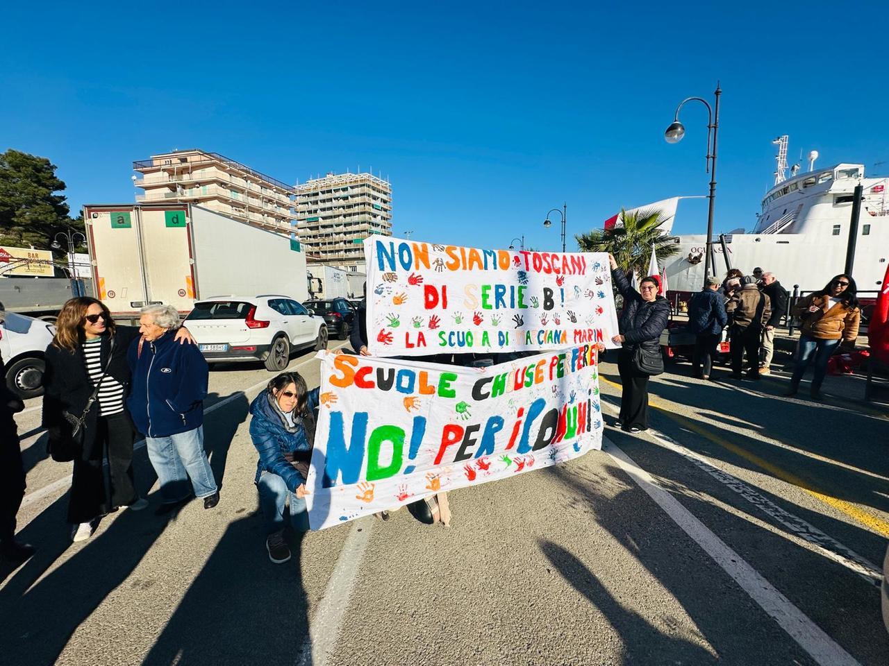 Presidio contro il taglio ai traghetti «Siano garantiti i diritti degli elbani»