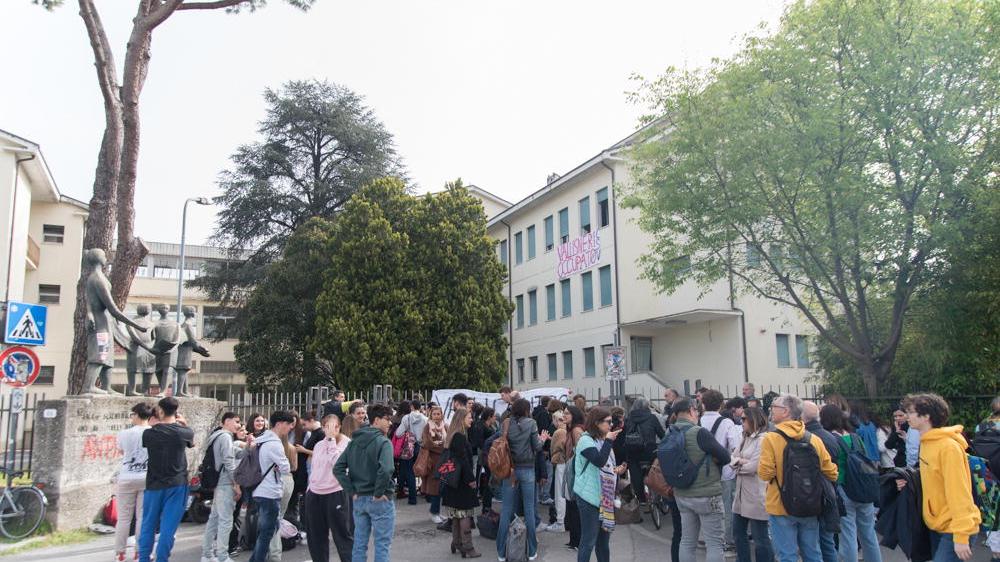 Settimana corta alle superiori, partono il Vallisneri e il Civitali<br>