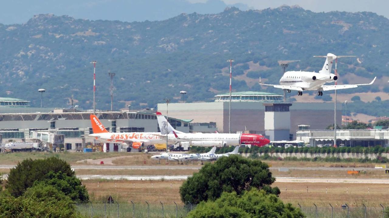 
	Aerei all'aeroporto di Olbia&nbsp;

