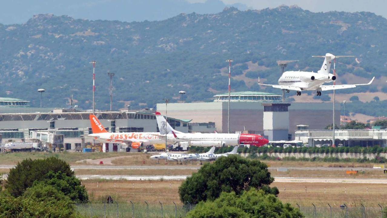 Aerei all'aeroporto di Olbia 