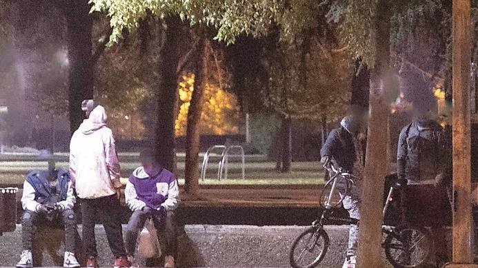 Modena, viaggio in via Fabriani: «Qui è un ritrovo di spacciatori»