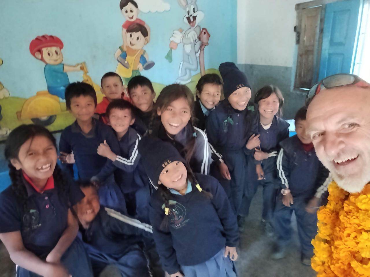 In viaggio da Guastalla al Nepal per aiutare una scuola elementare