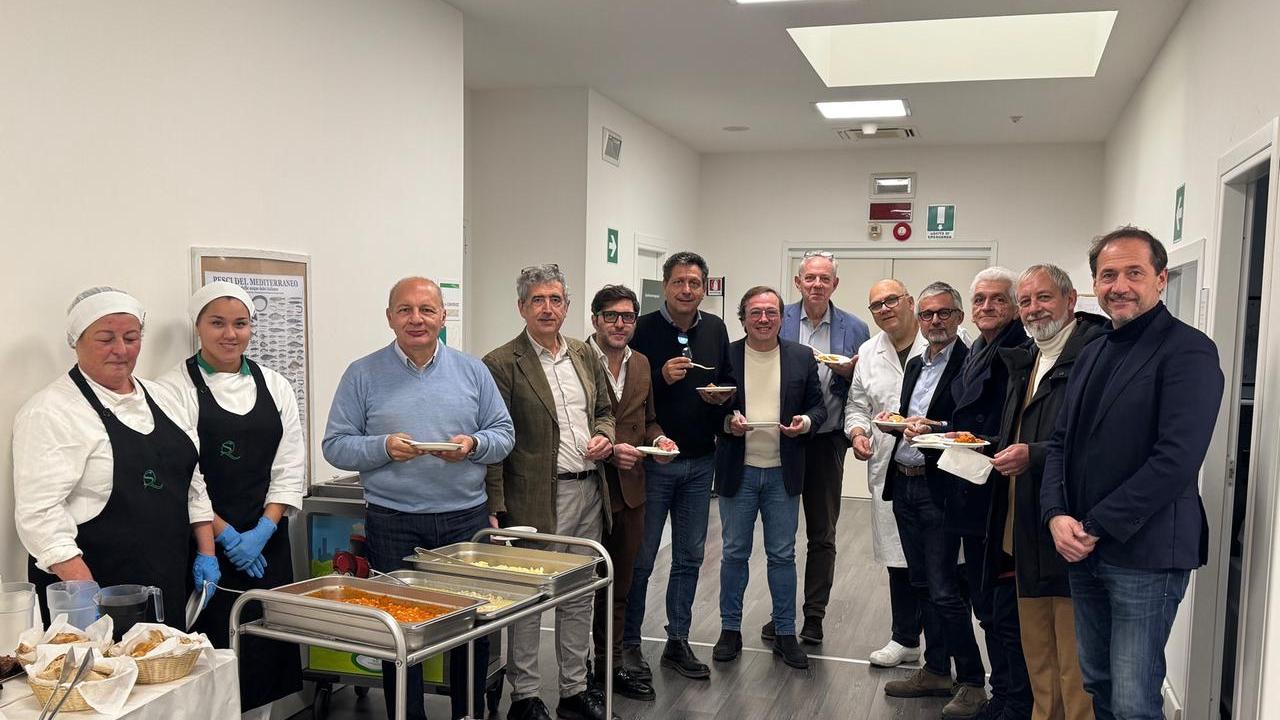 I membri del consiglio direttivo di Confservizi Cispel Toscana con il personale di Qualità & Servizi