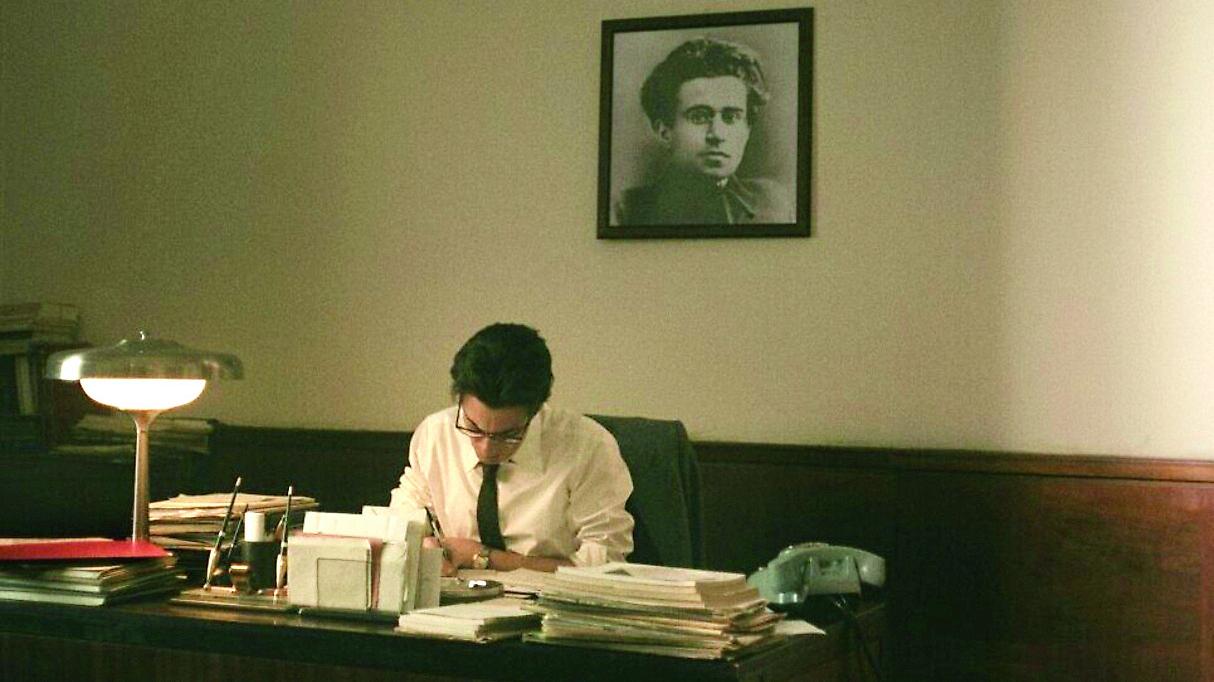 Elio Germano nei panni di Berlinguer, nel film diretto da Andrea Segre