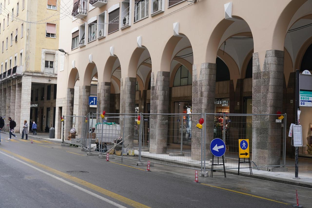 
	Il cantiere in via Grande (Foto di Franco Silvi)

