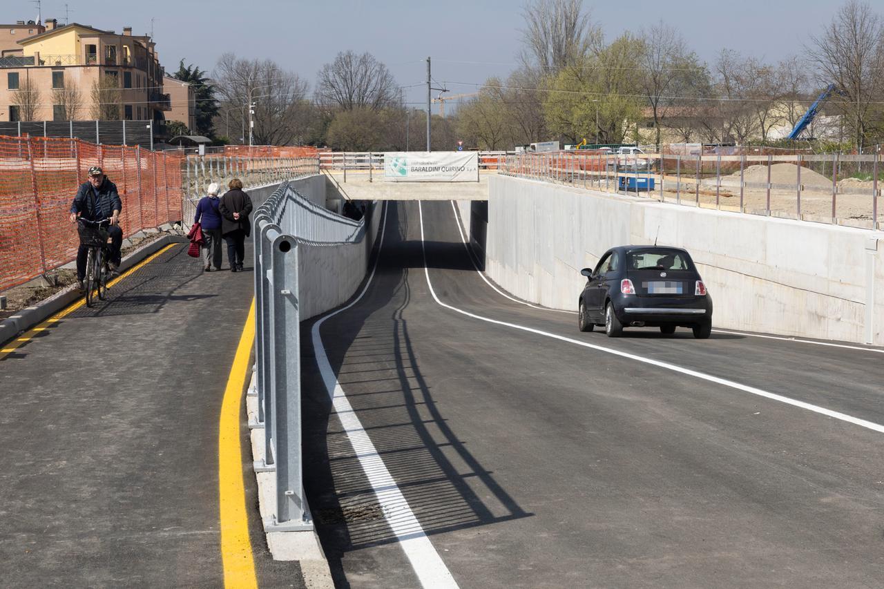 Modena, via Panni “invade” gli orti: il Comune corre ai ripari