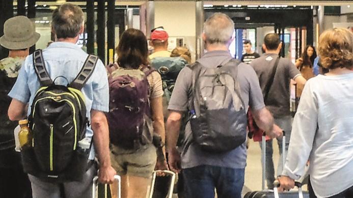 Biglietti per l’isola a peso d’oro: l’Antitrust conferma i rincari